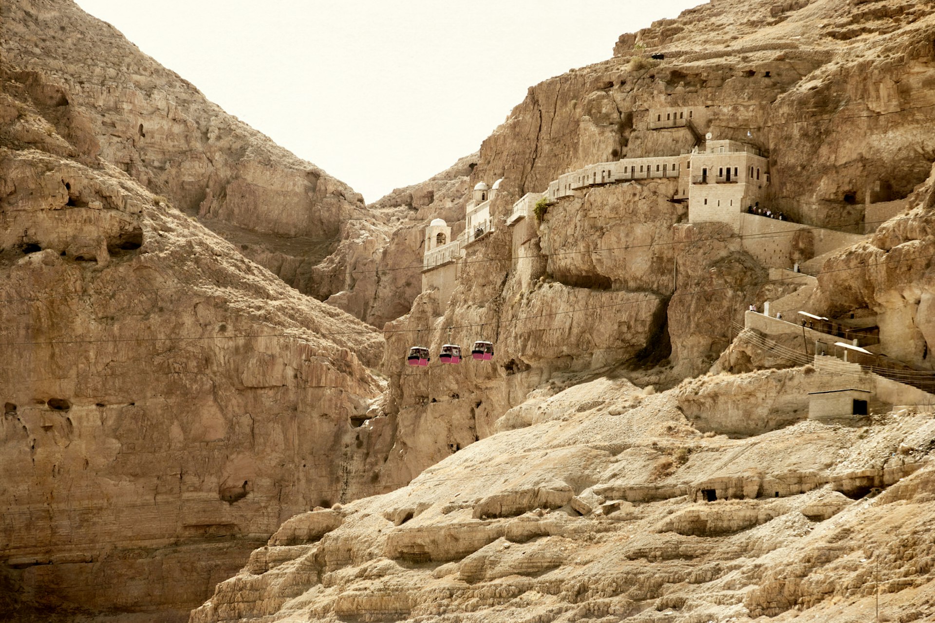 Cable cars leaving the Mount of Temptation, Jericho, West Bank, Palestinian Territories © Gosiek-B / Getty Images