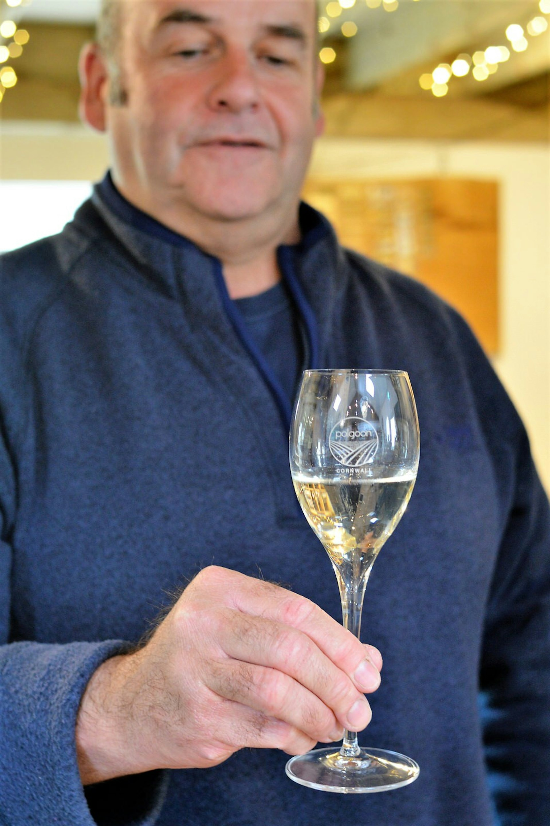 John, owner of Polgoon, admires one of his wines © Emma Sparks / ϲʼʱ