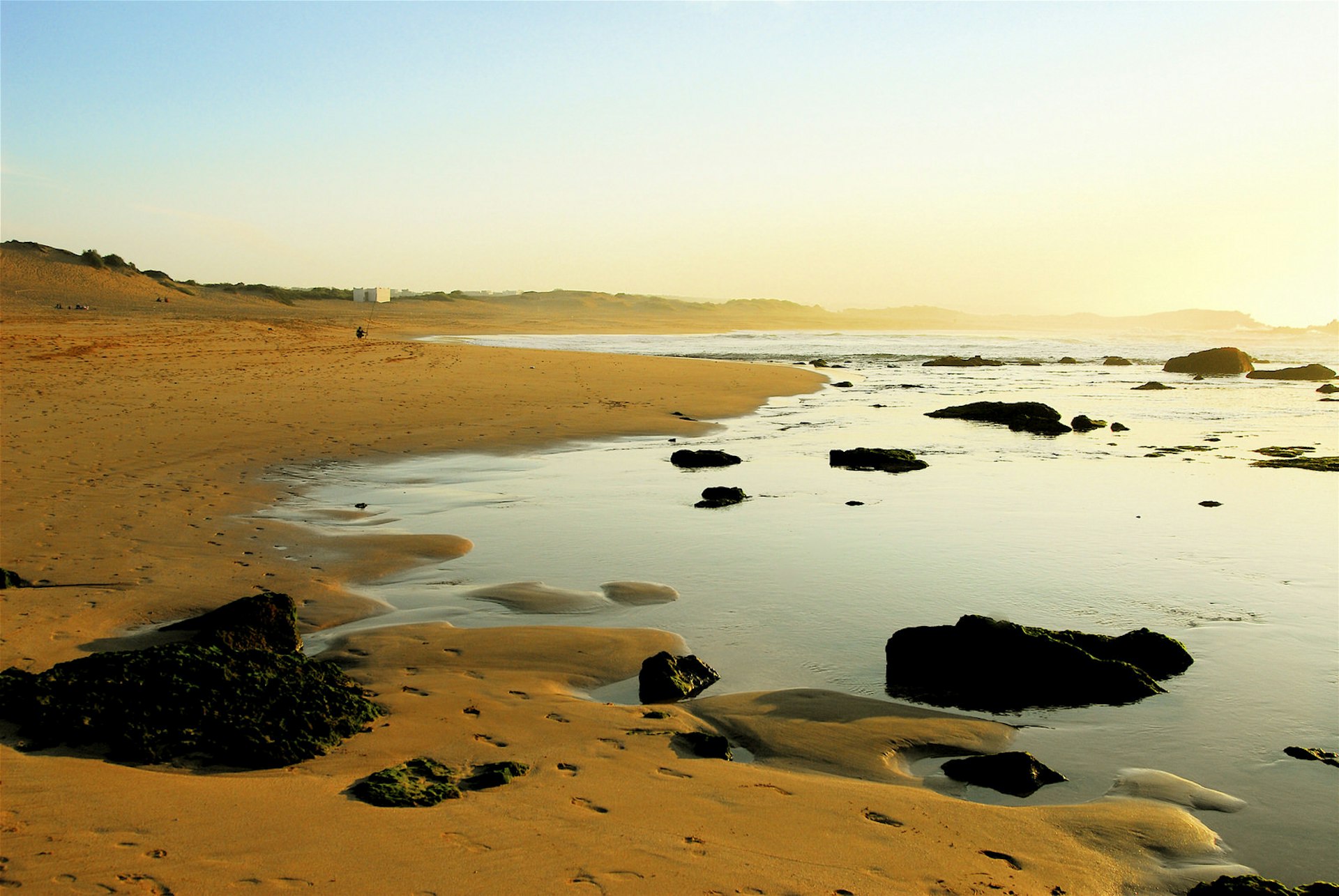 Seaside at Oualidia, Atlantic Coast, Morocco © Doelan Yann / Getty Images