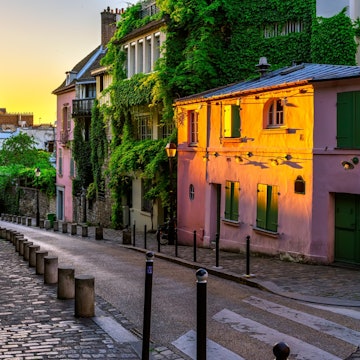 The sun sets over the Montmartre quarter in Paris, France © Catarina Belova/Shutterstock