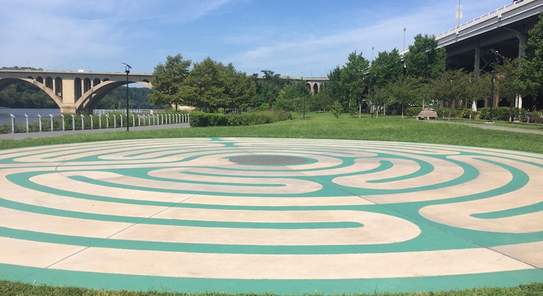 Cream labyrinth design surrounded by green under sunny blue skies in Georgetown in Washington DC © Barbara Noe Kennedy / Lonely Planet