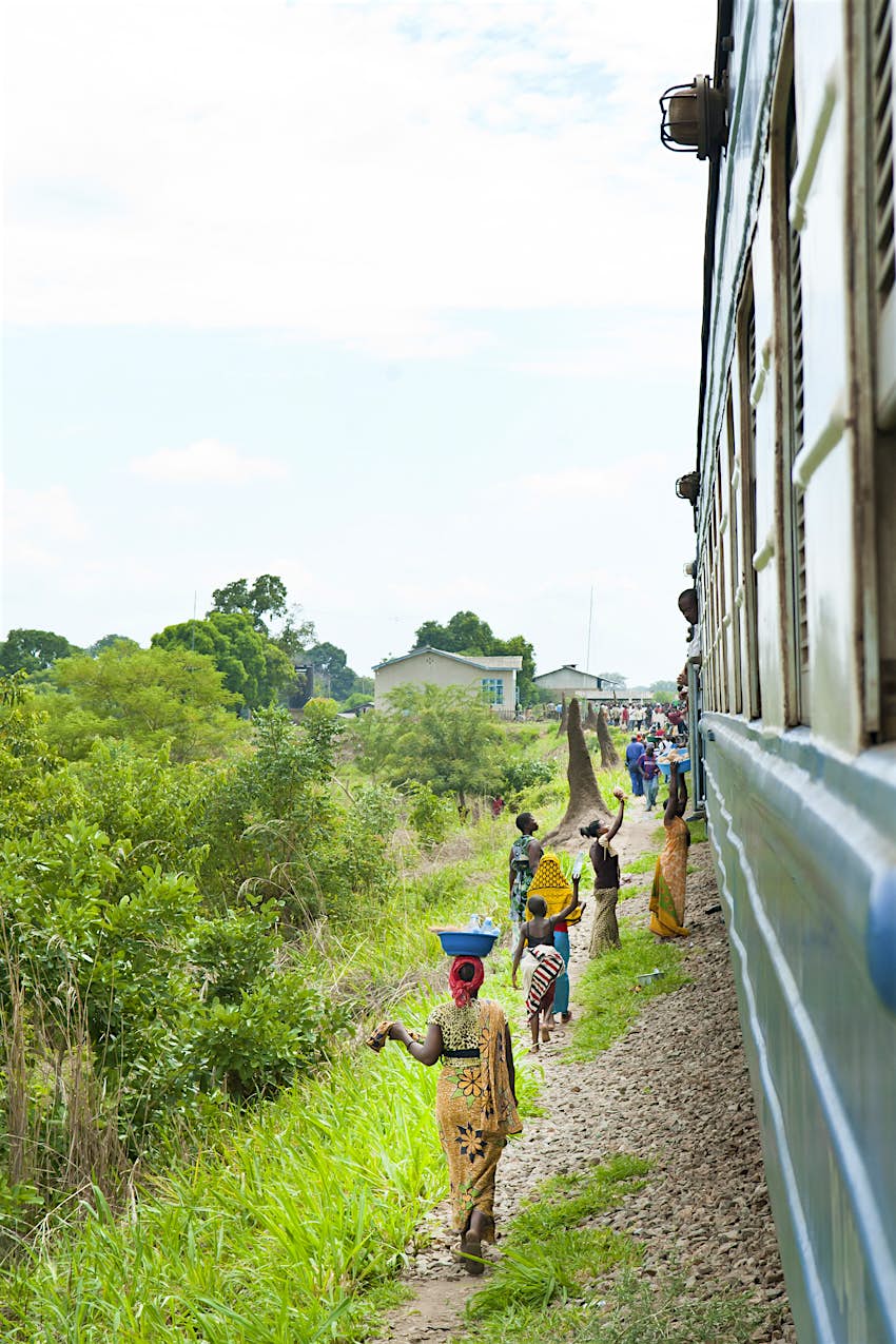 Features - Selling drinks and food during a train-stop in Tanzania Vendors sell their snacks to train passengers on the Tazara Railway © guenterguni / Getty Images