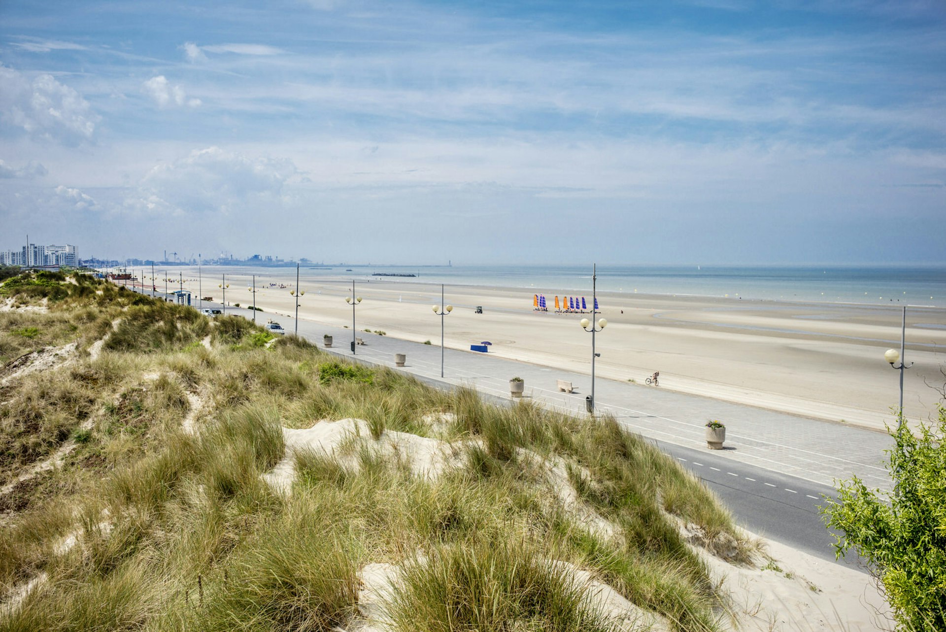 Malo-les-Bains beach in Dunkirk, France © Roy JAMES Shakespeare / Getty Images