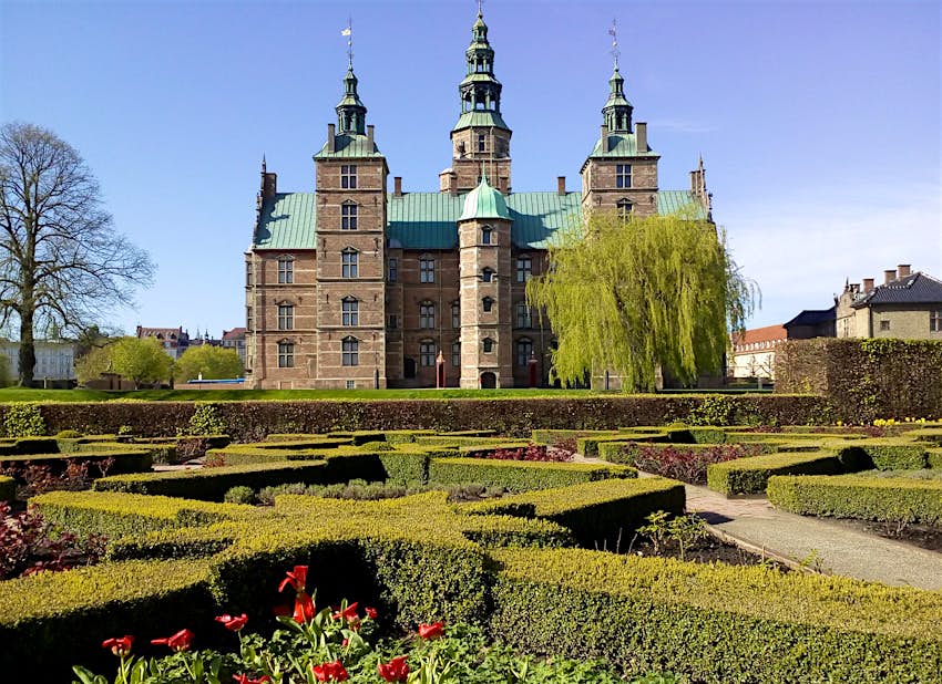 A view of Rosenborg Slot, with the King's Gardens (Kongens Have) in the foreground © Caroline Hadamitzky / Lonely Planet