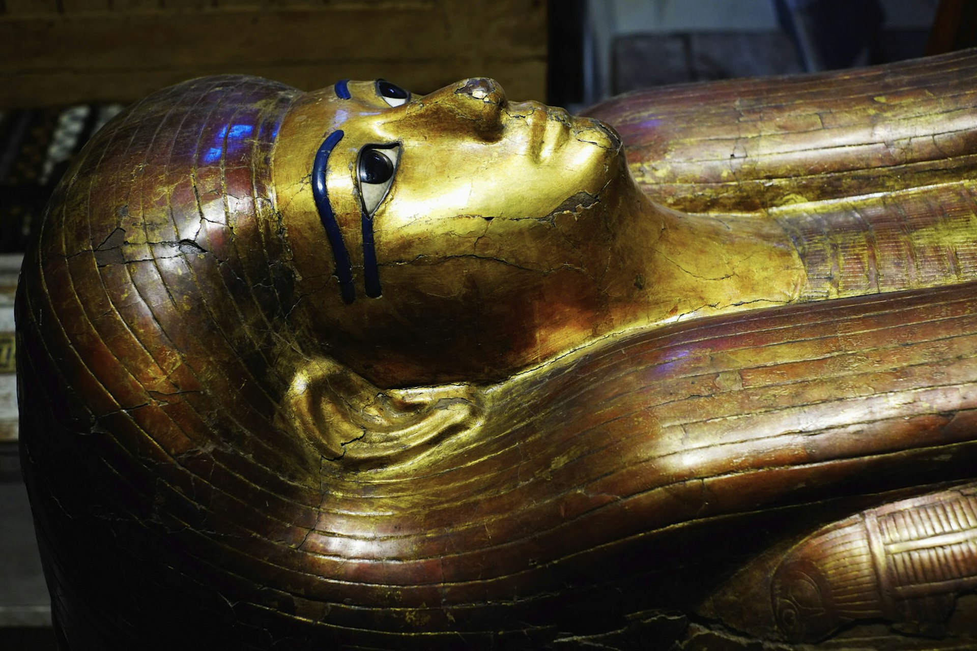 A golden Egyptian sarcophagus © Tuul & Bruno Morandi / Getty Images
