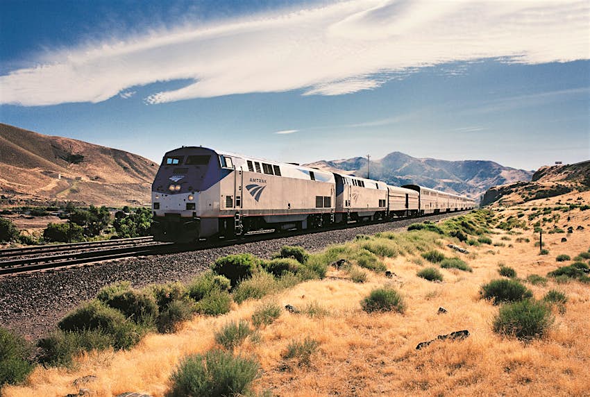 Features - zephr-037-11 001 The California Zephyr train © Amtrak
