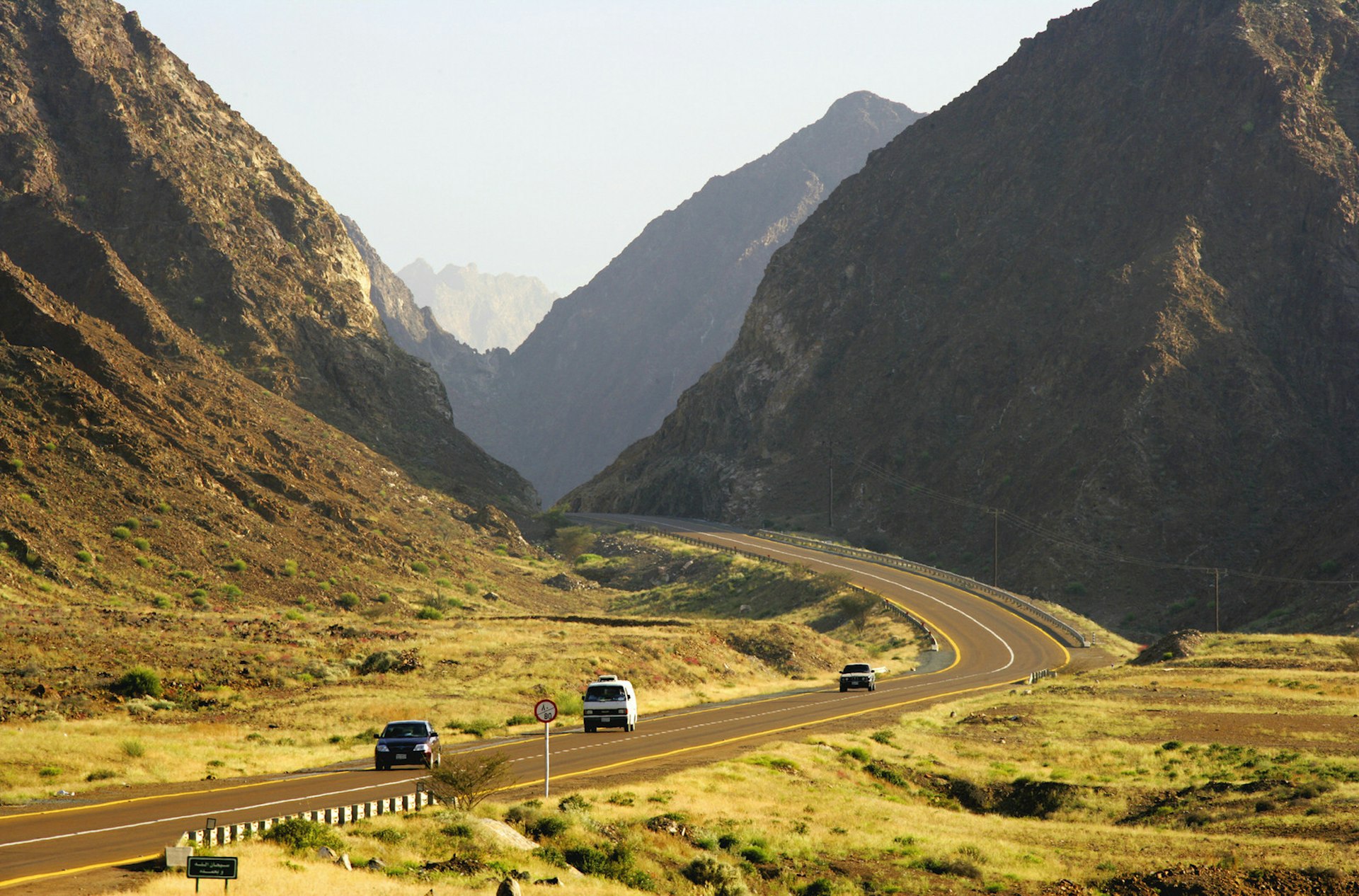 Scenic mountain road between Masafi and Dibba, Fujairah, United Arab Emirates © David Steele / Getty Images
