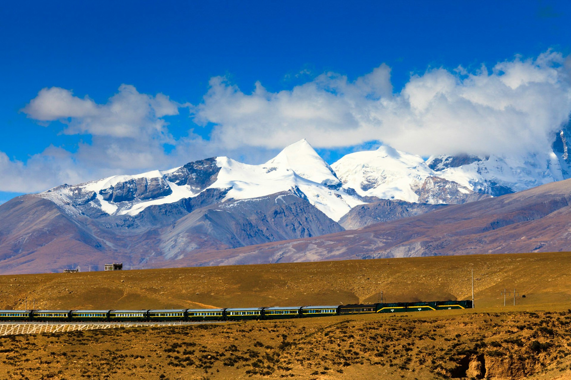 A train passes through the Himalayas © Philip Yuan / Shutterstock