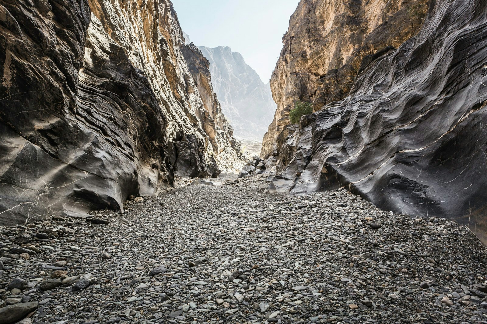 View of Wadi Bani Awf, Snake Gorge, Oman © Cultura RM Exclusive / Annie Engel / Getty Images