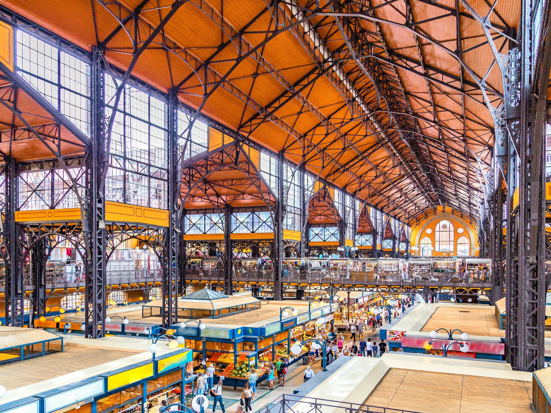 A Budapest landmark, the Great Market Hall (Nagycsarnok) is the place to go for local delicacies © GoneWithTheWind / Shutterstock