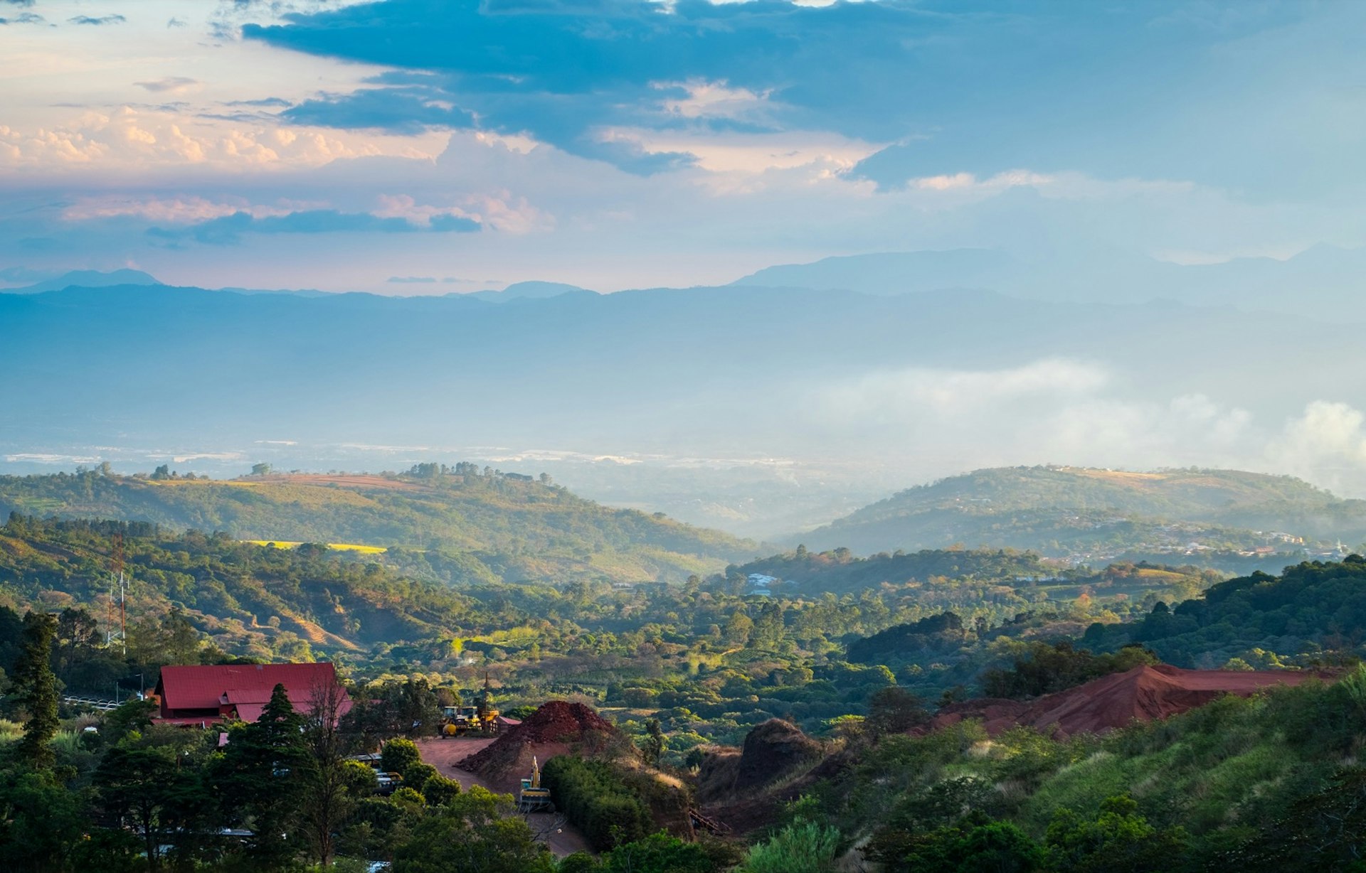 View of the central valley in Costa Rica © Dudarev Mikhail/Shutterstock