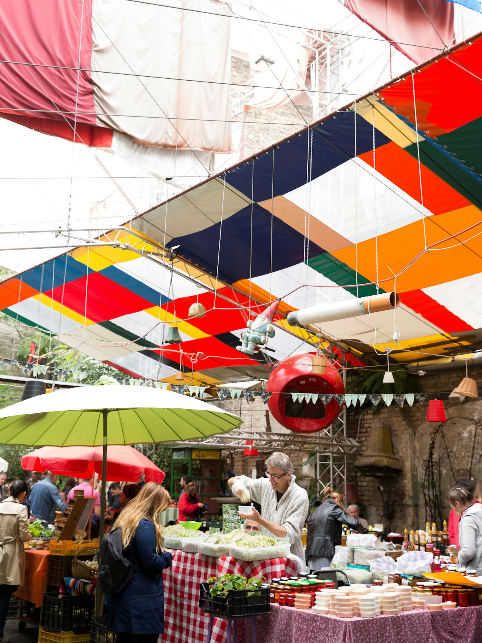 The Sunday morning Szimpla Kert farmers market has become a Budapest institution © Sarah Coghill / Lonely Planet