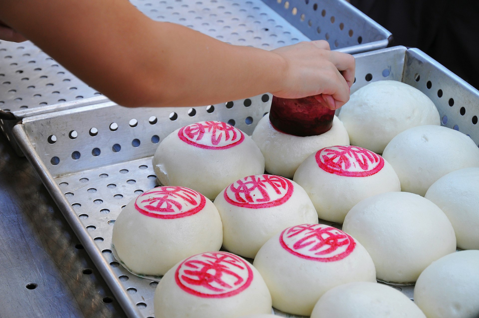 A selection of white bao in a tray 