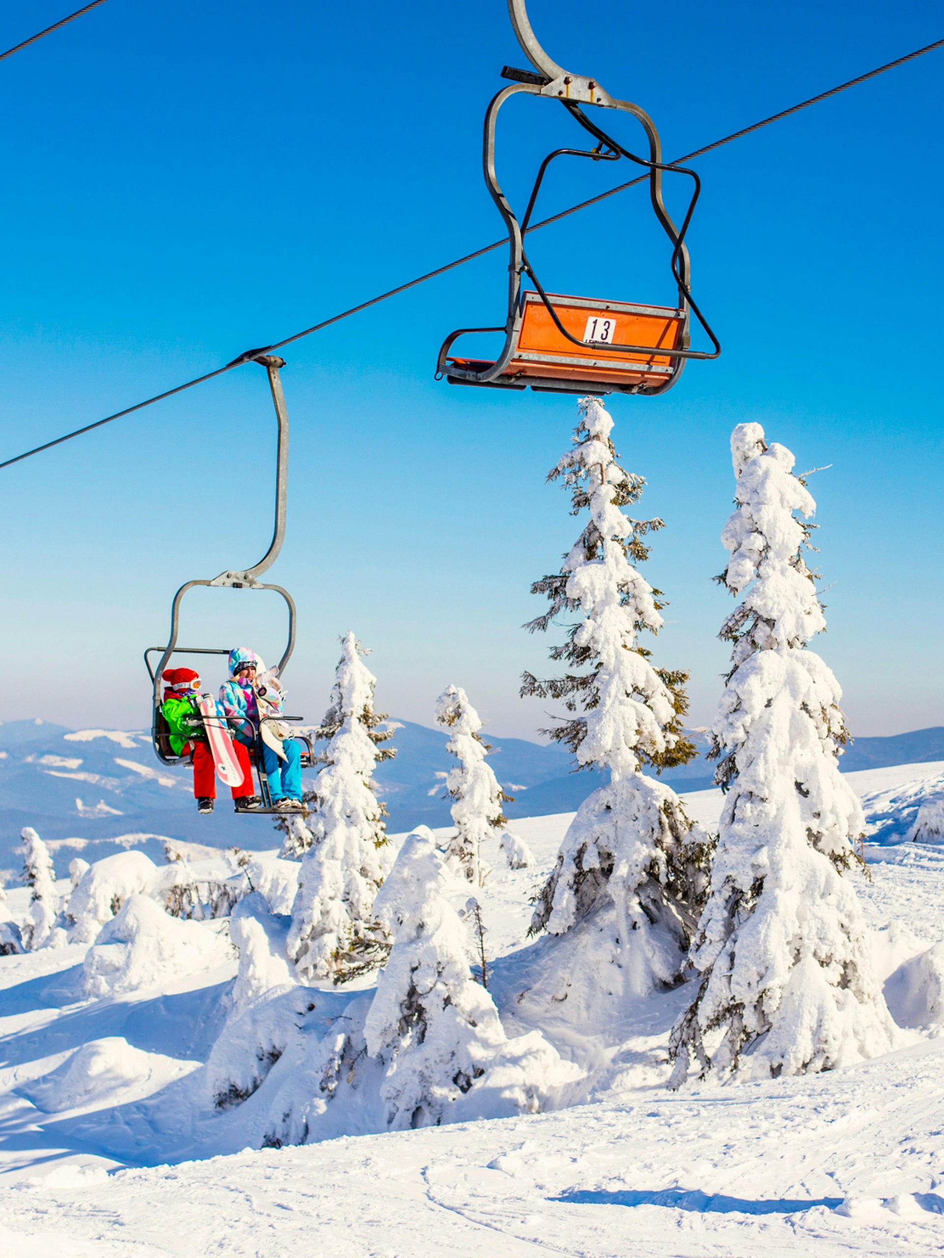The chairlift at the Carpathians' Drahobrat ski resort on a sunny winter day © Sun_Shine / Shutterstock