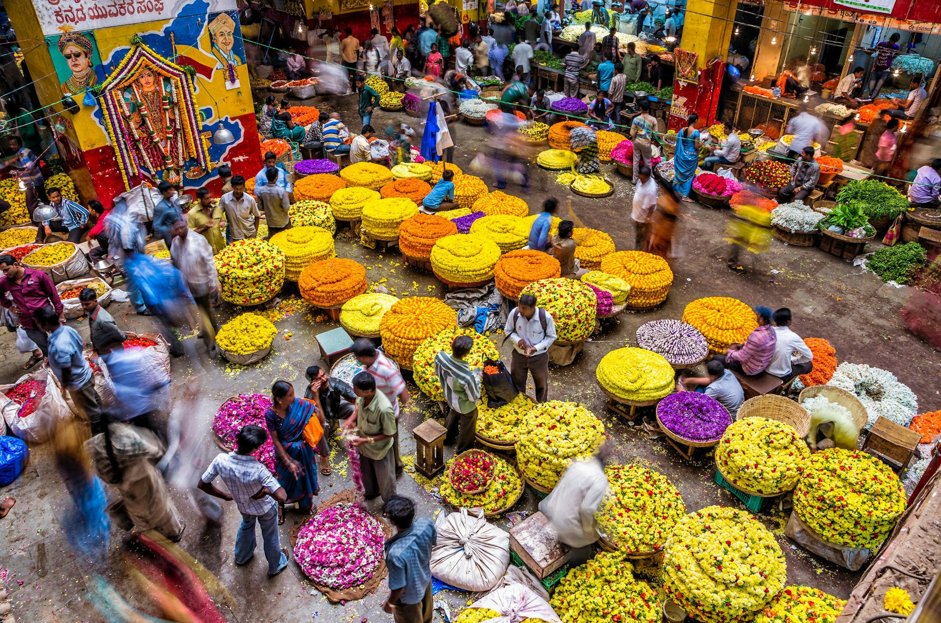 Flowers for sale in Bengaluru's Krishnarajendra Market © Pierre Ogeron / Getty Images