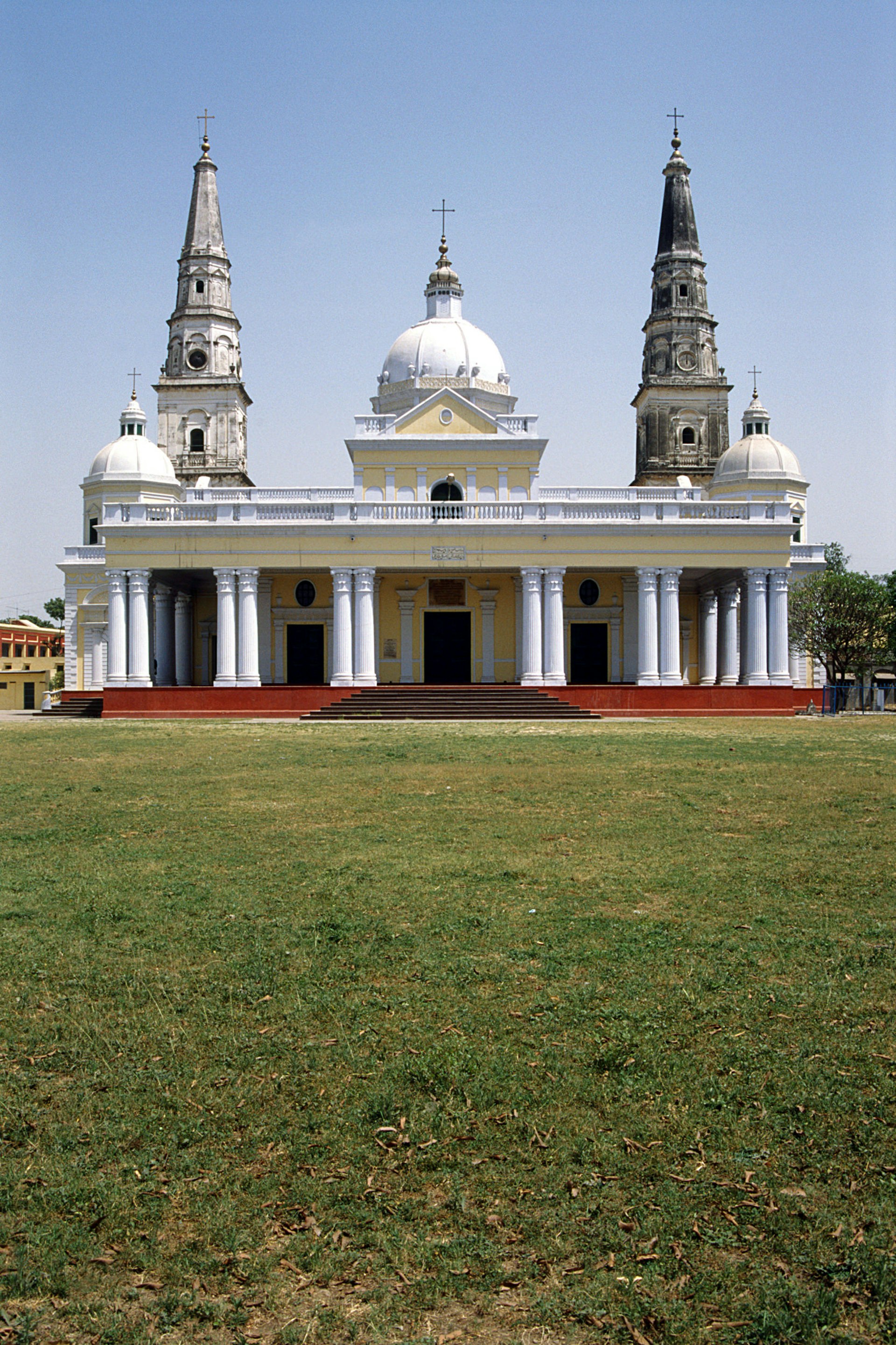 Frontage of Sardhana's Basilica of Our Lady of Graces © Dorling Kindersley / Getty Images