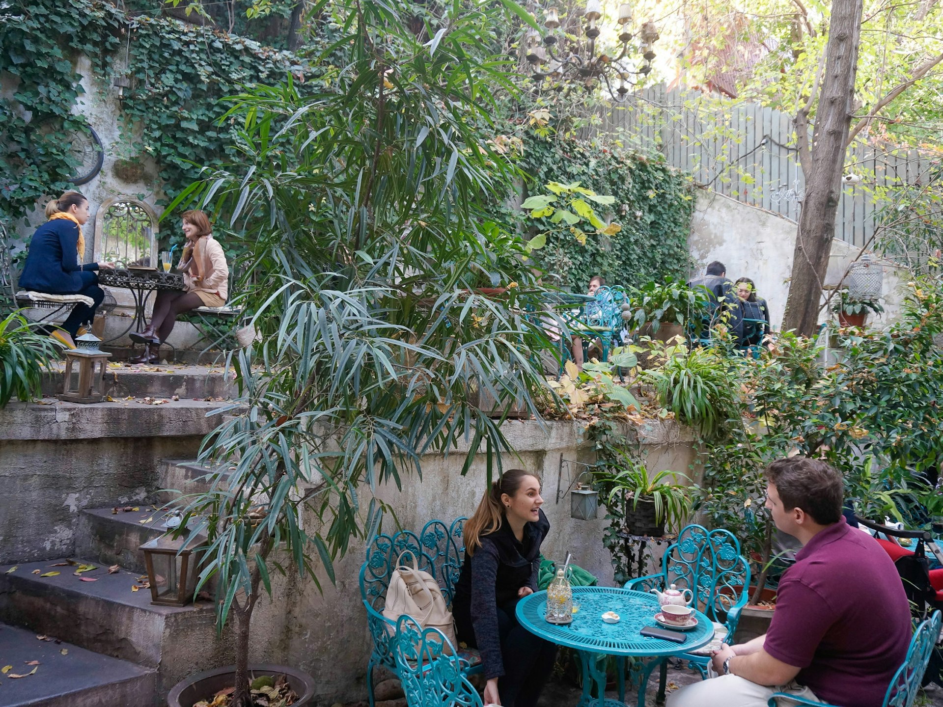 Infinitea teahouse exudes Bucharest bohemia in tree-lined Cotroceni © Monica Suma / Lonely Planet