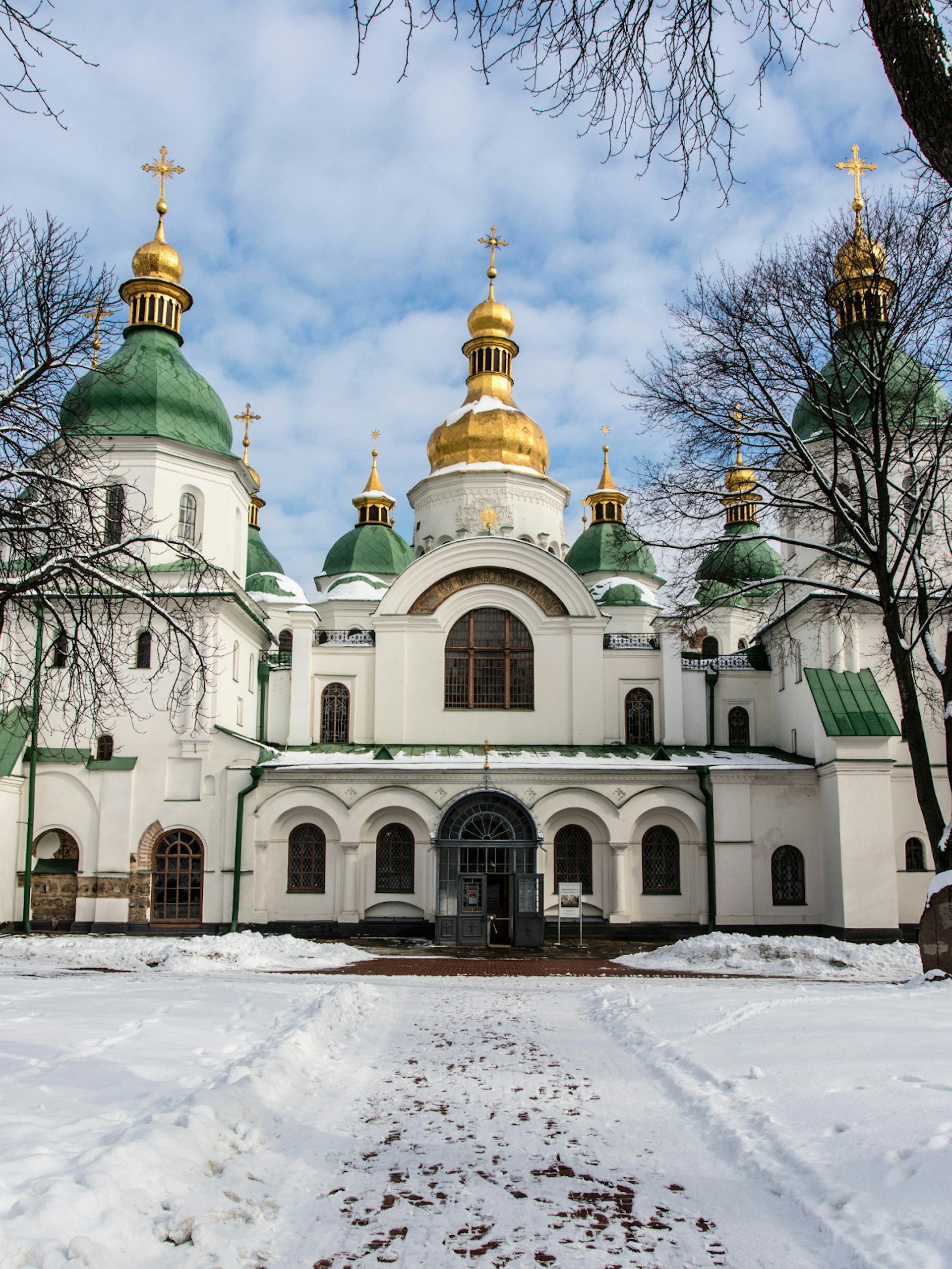 Kyiv's ancient St Sophia's Cathedral on a beautiful winter's day © Jan Willem van Hofwegen / Shutterstock