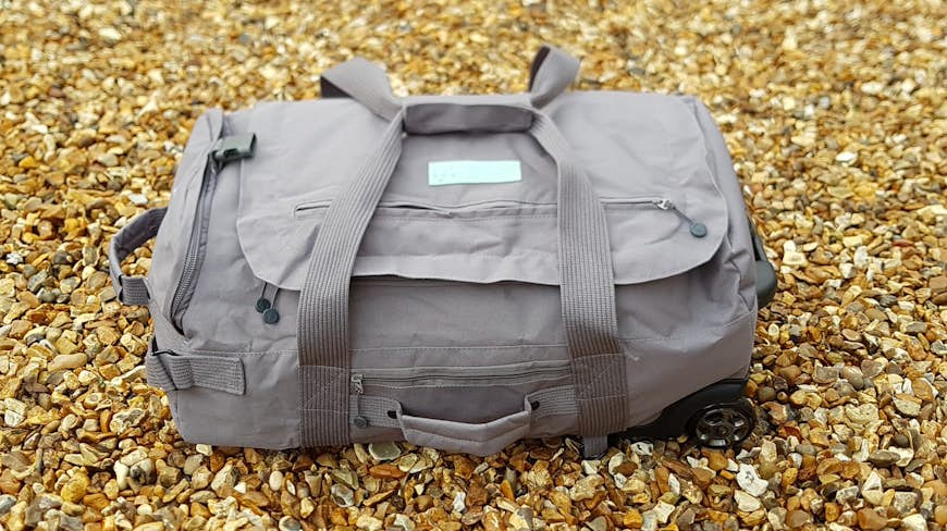Den miljövänliga Lefrik Foldable Trolley Bag, visad i grått
