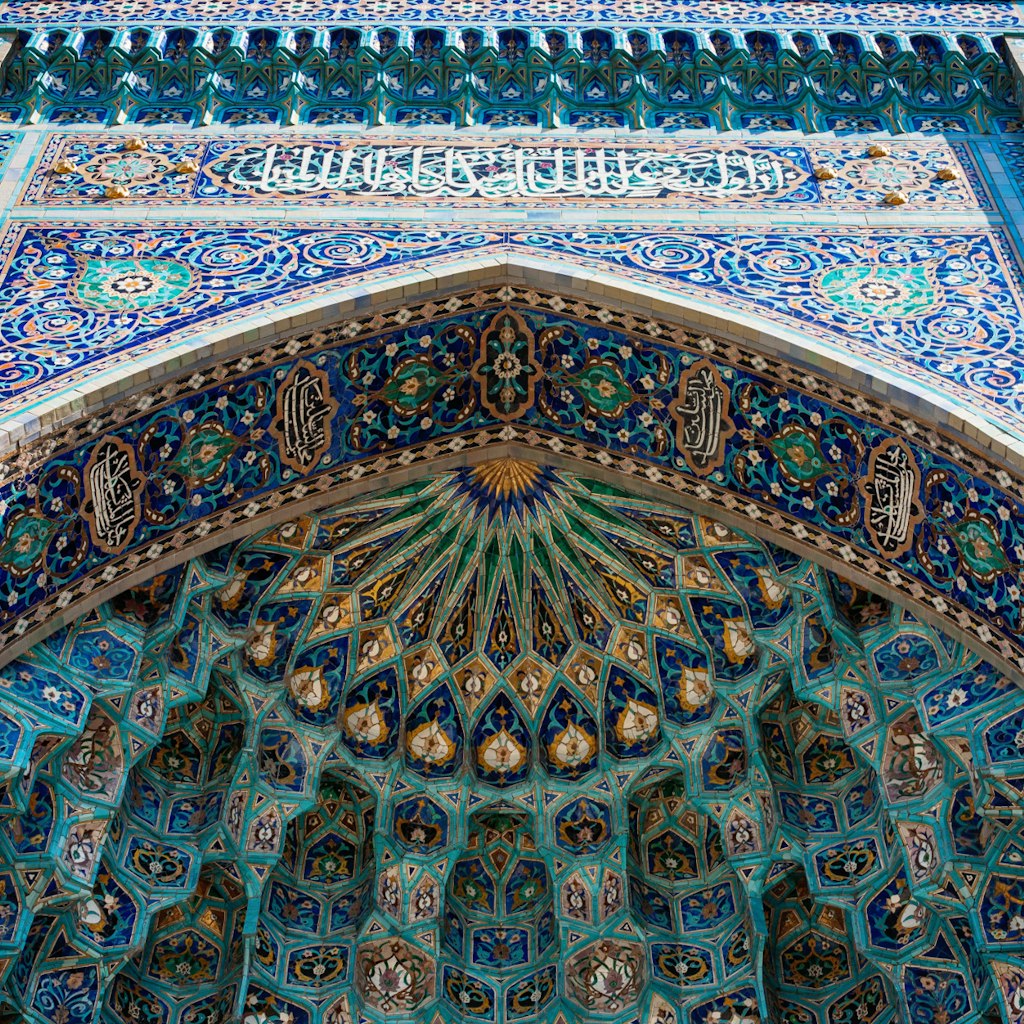 Dazzling mosaic decoration at the entrance to St Petersburg's Cathedral Mosque © Paranamir / Shutterstock
