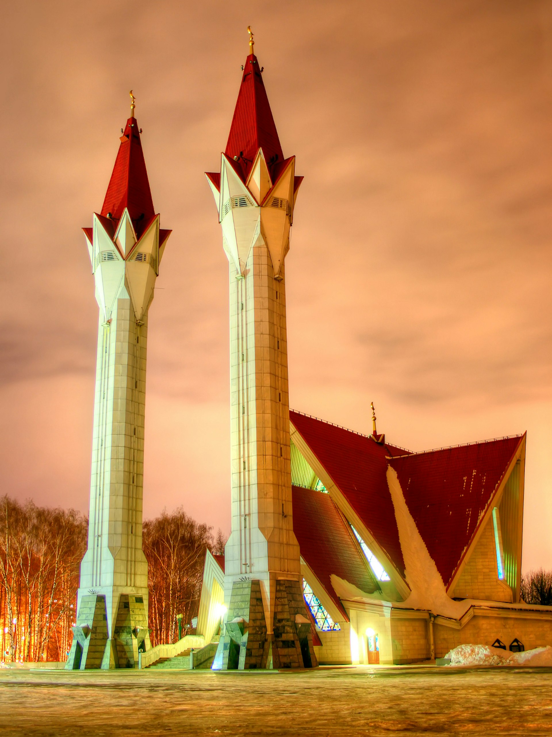 Tulip-styled minarets of the Lala Tyulpan Mosque in Ufa, the capital of Bashkortostan © Art Konovalov / Shutterstock