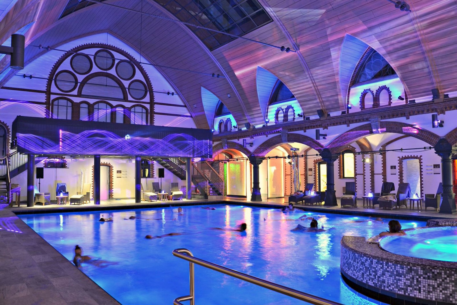 The dramatically-lit indoor pool at Kaifu-Bad, Hamburg © Bäderland Hamburg