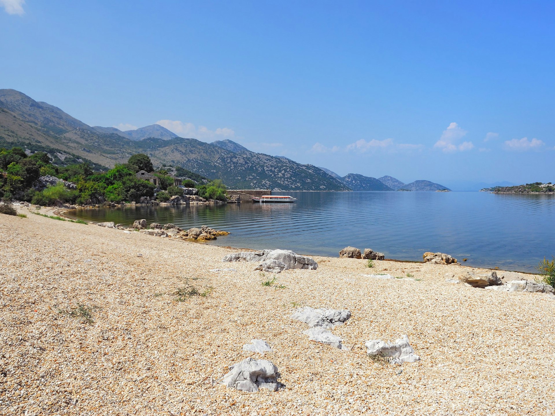 The quiet Murići beach is located on the shore of blissfully pretty Lake Skadar © znm / Getty Images