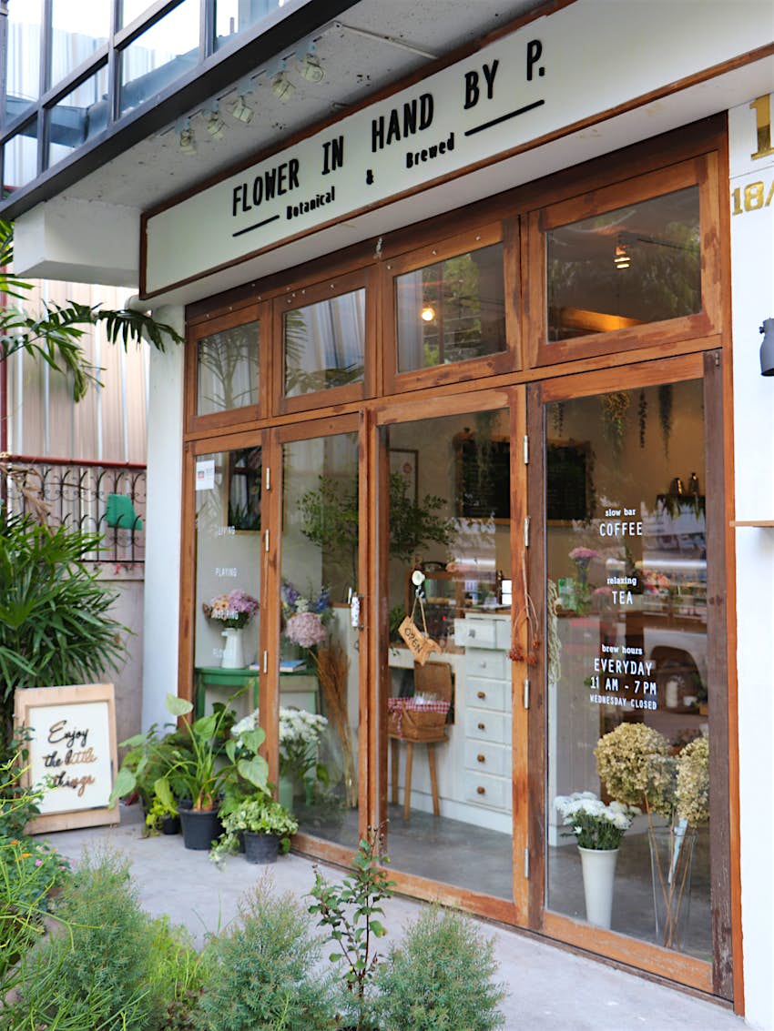 Features - Bangkok-Ari-Flower-in-Hand-by-P-d40ace4c2e2d Entrance to Flower in hand by P florist and cake cafe in Ari district
