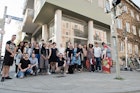 Munich society - Residential inhabitants of the two residential buildings at Müllerstrasse stand with the cafe team from Bellevue di Monaco ©2019 Bellevue di Monaco eG