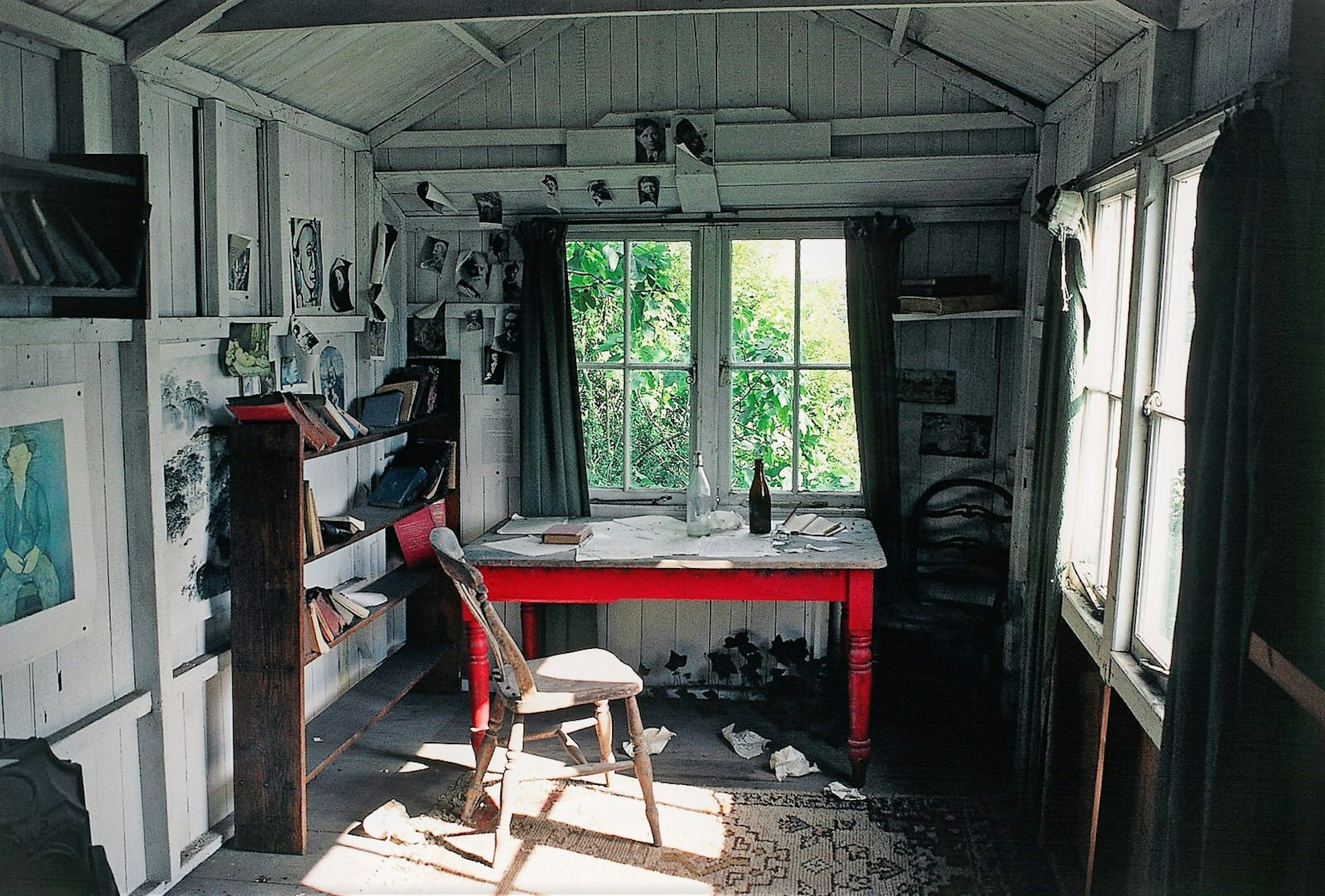 Interior of the Boathouse where writer Dylan Thomas used to work © De Agostini / G. Wright / Getty Images