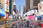 Features - Crowds with busy traffic, yellow cabs, Times Square and Broadway, Theatre District, Manhattan, New York City, United States of America, North America