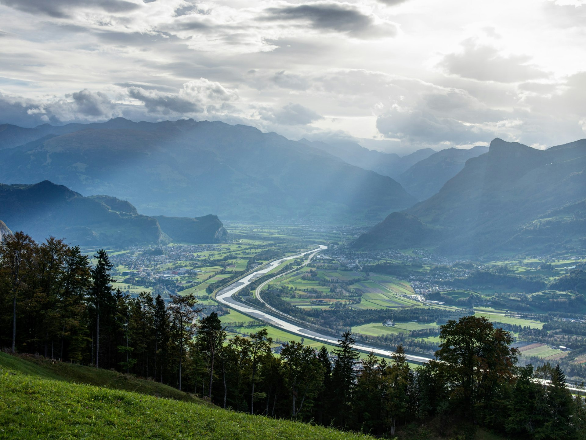The Three Country Tour cycling route passes through the gorgeous Rhine Valley