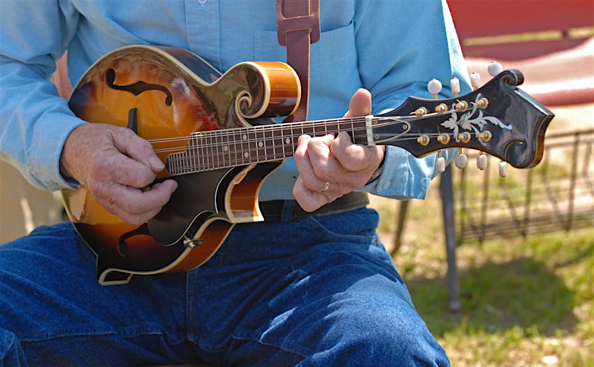 Features - Mandolin Bluegrass Features - Mandolin Bluegrass