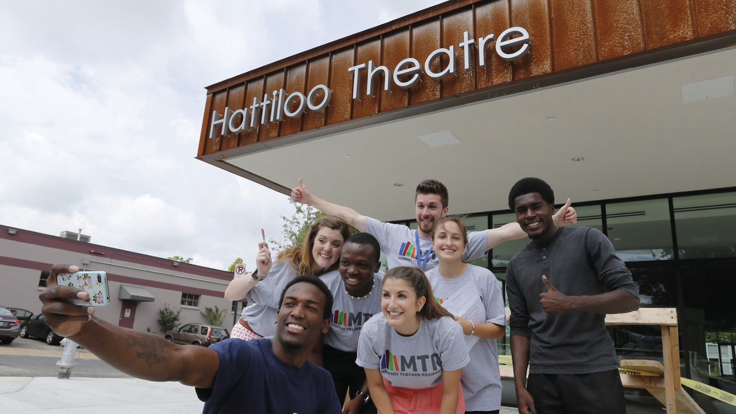 Group takes photo in front of modern-looking Hattiloo Theatre © Justin Fox Burks / Memphis Convention & Visitors Bureau