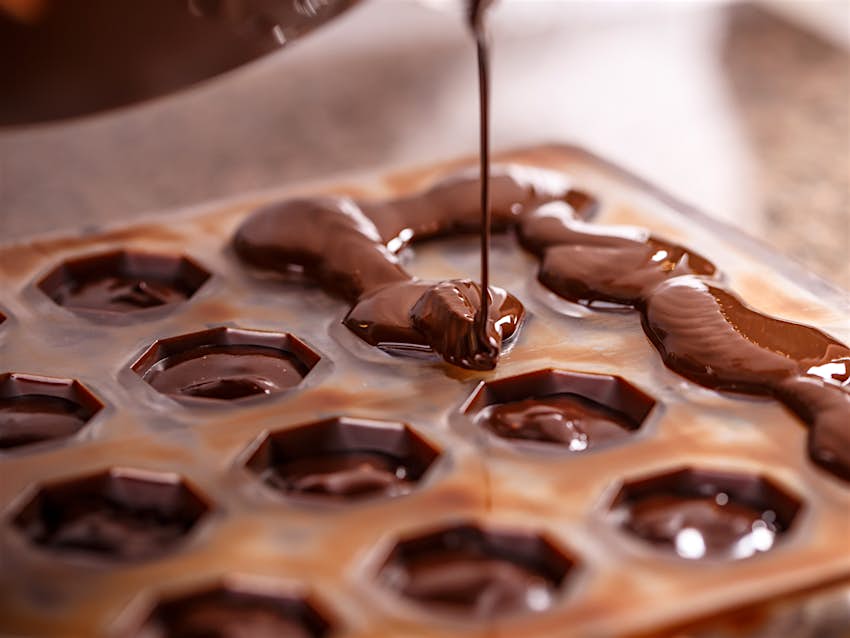 Features - Praline_chocolates-cfc6c8312641 Crafting some delicious praline chocolates