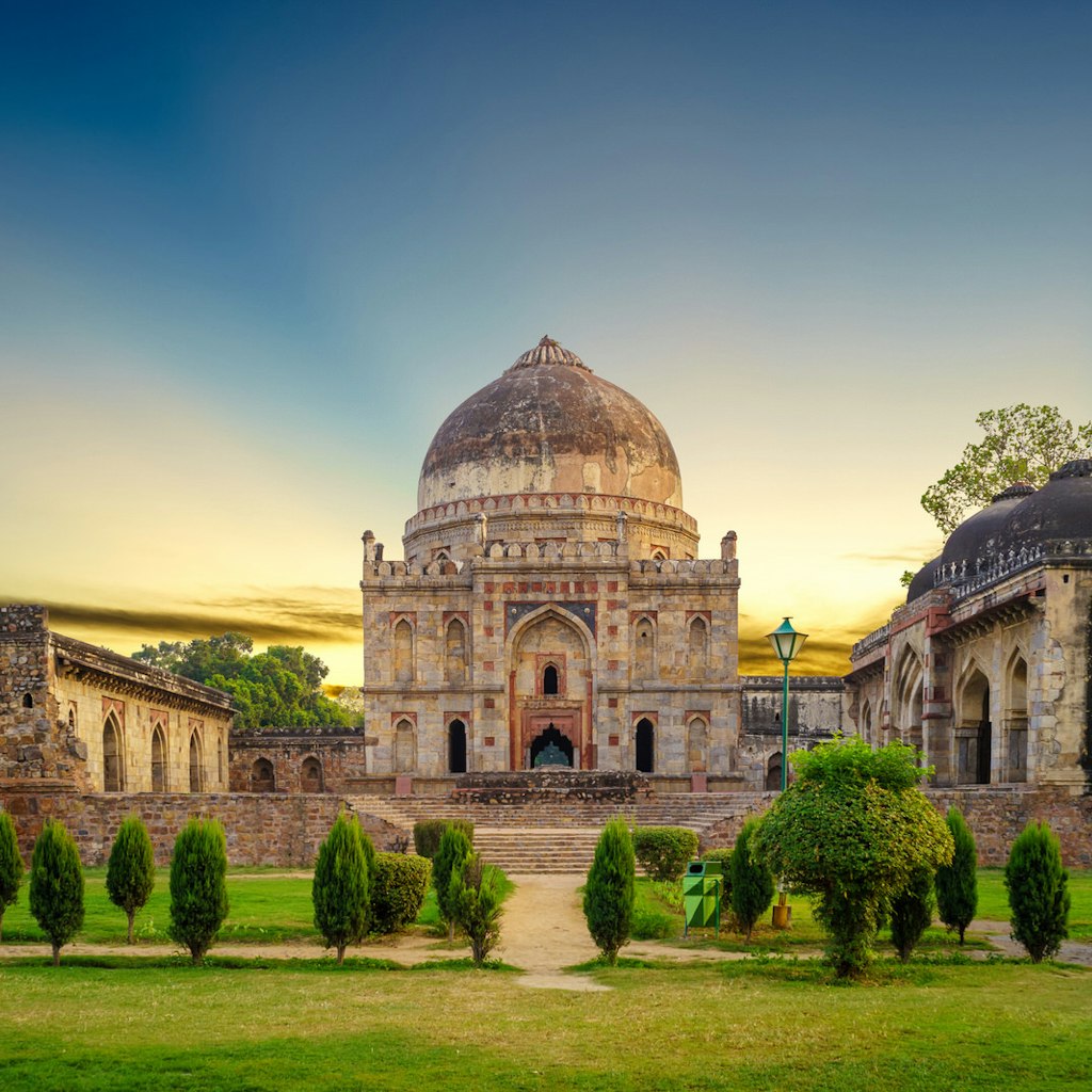 Features - Lodi-Gardens-tomb-5703872a8828