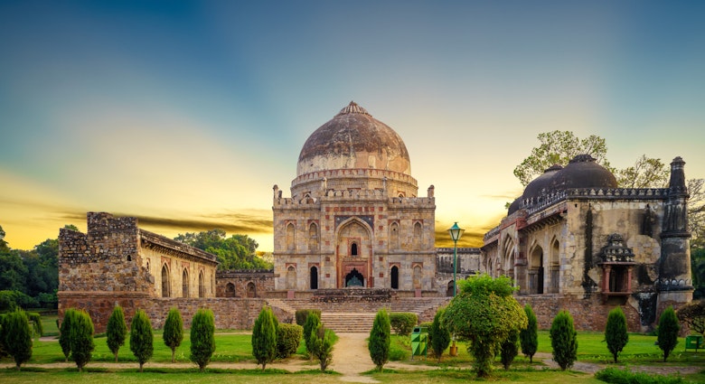 Features - Lodi-Gardens-tomb-5703872a8828