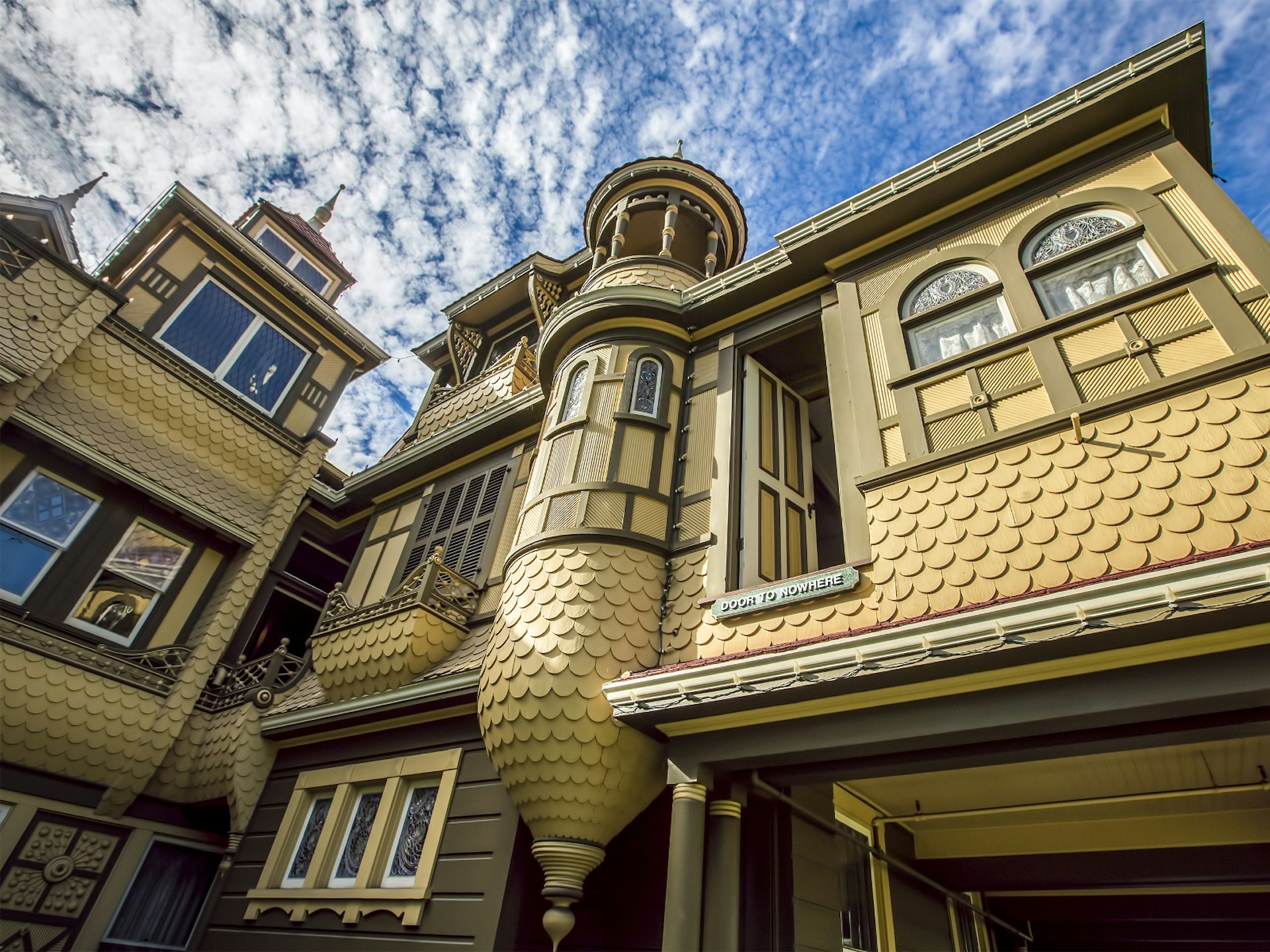 The exterior of the mishmashed Winchester Mystery House