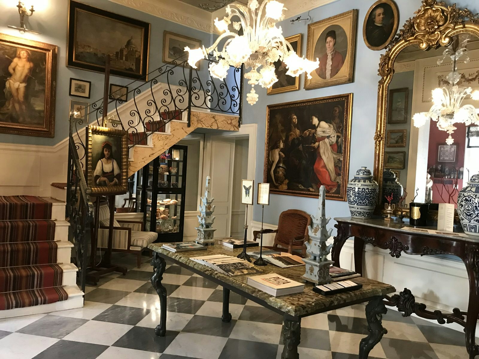 The entrance hall of Casa D'Anna, decorated with paintings and period furniture