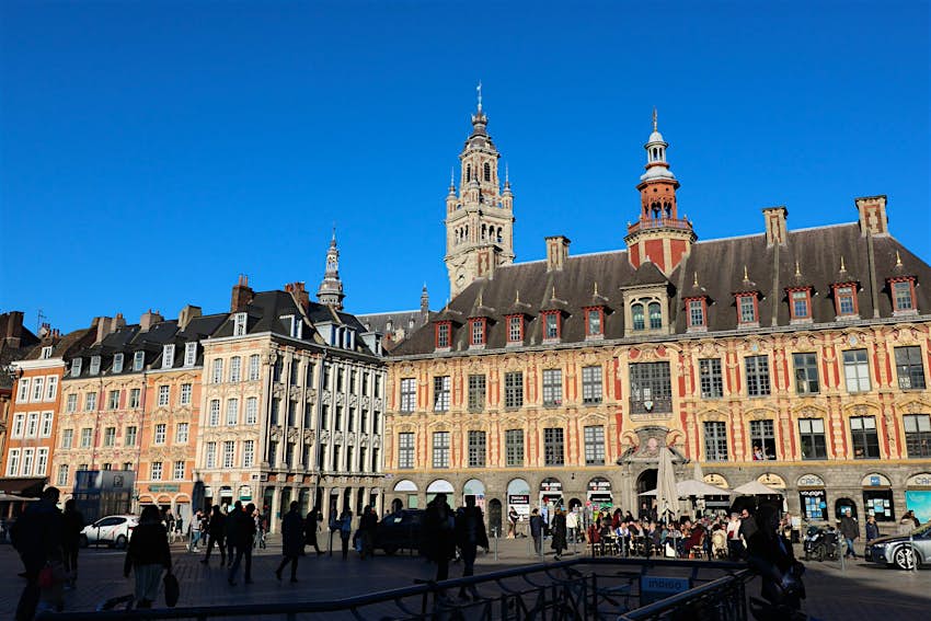 Features - IMG_4375_1-bd1296066881 Flemish architecture on display in Lille's place du Général de Gaulle