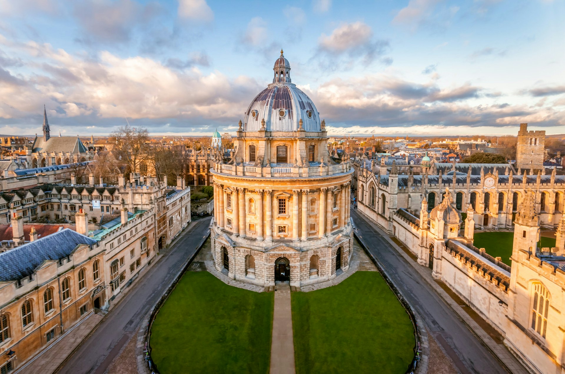 Killing Eve season two moves the action to Oxford; here we see the imposing circular sandstone Radcliffe Camera, in a square surrounded by equally beautiful college buildings.
