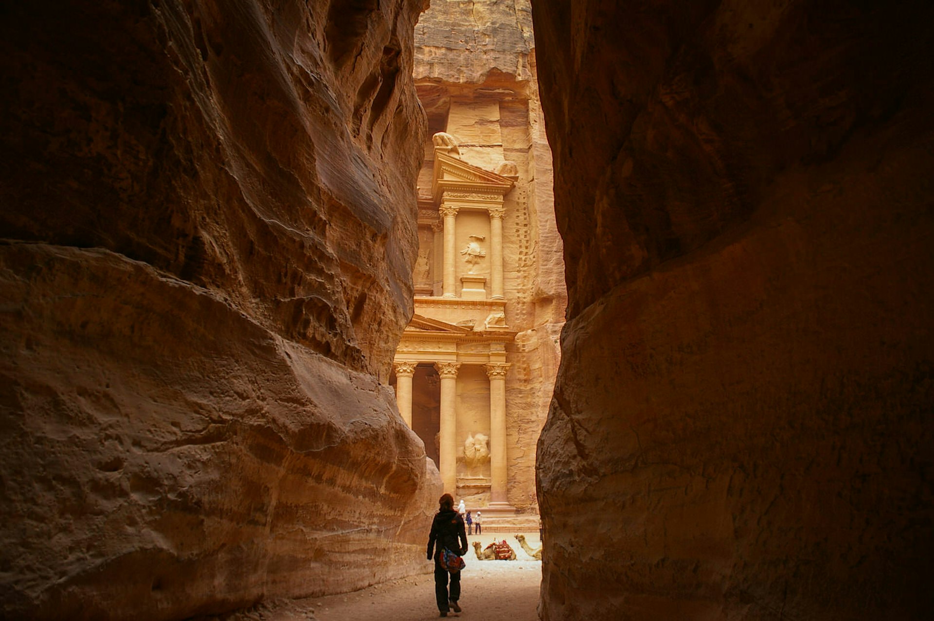 Uma vista do Tesouro do Siq em Petra, Jordânia