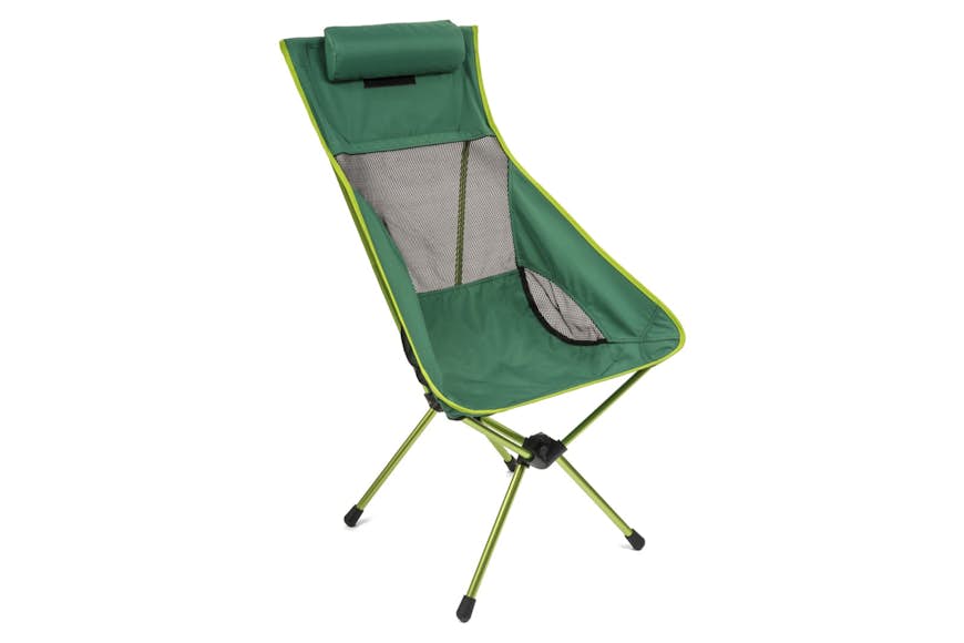 En grön lägerstol;  strandutrustning
