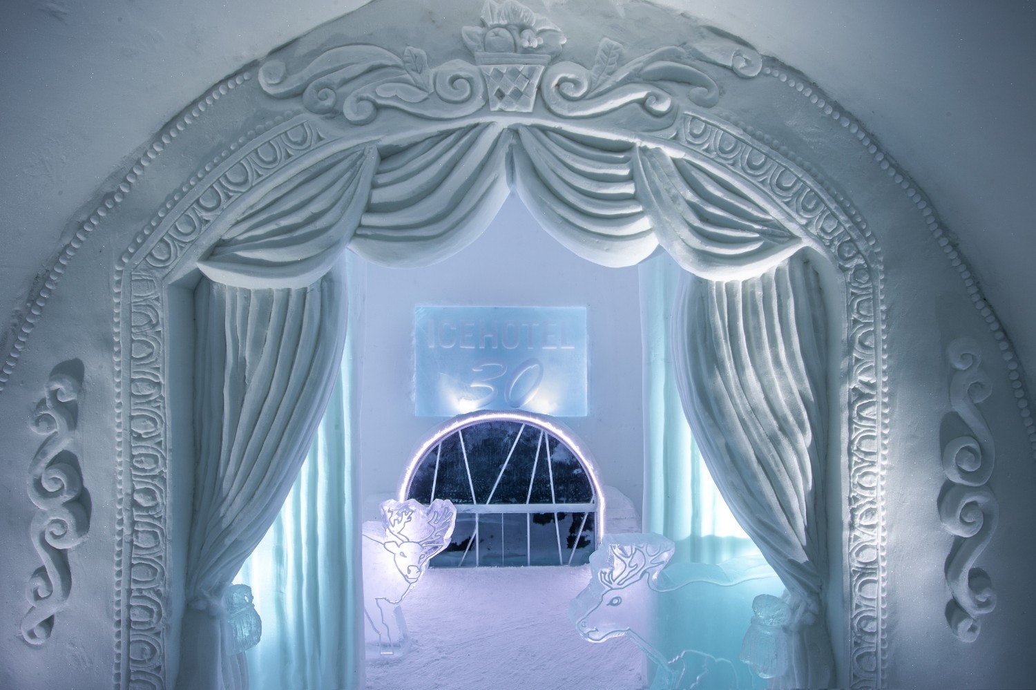 A Night at the Theatre design at the Icehotel