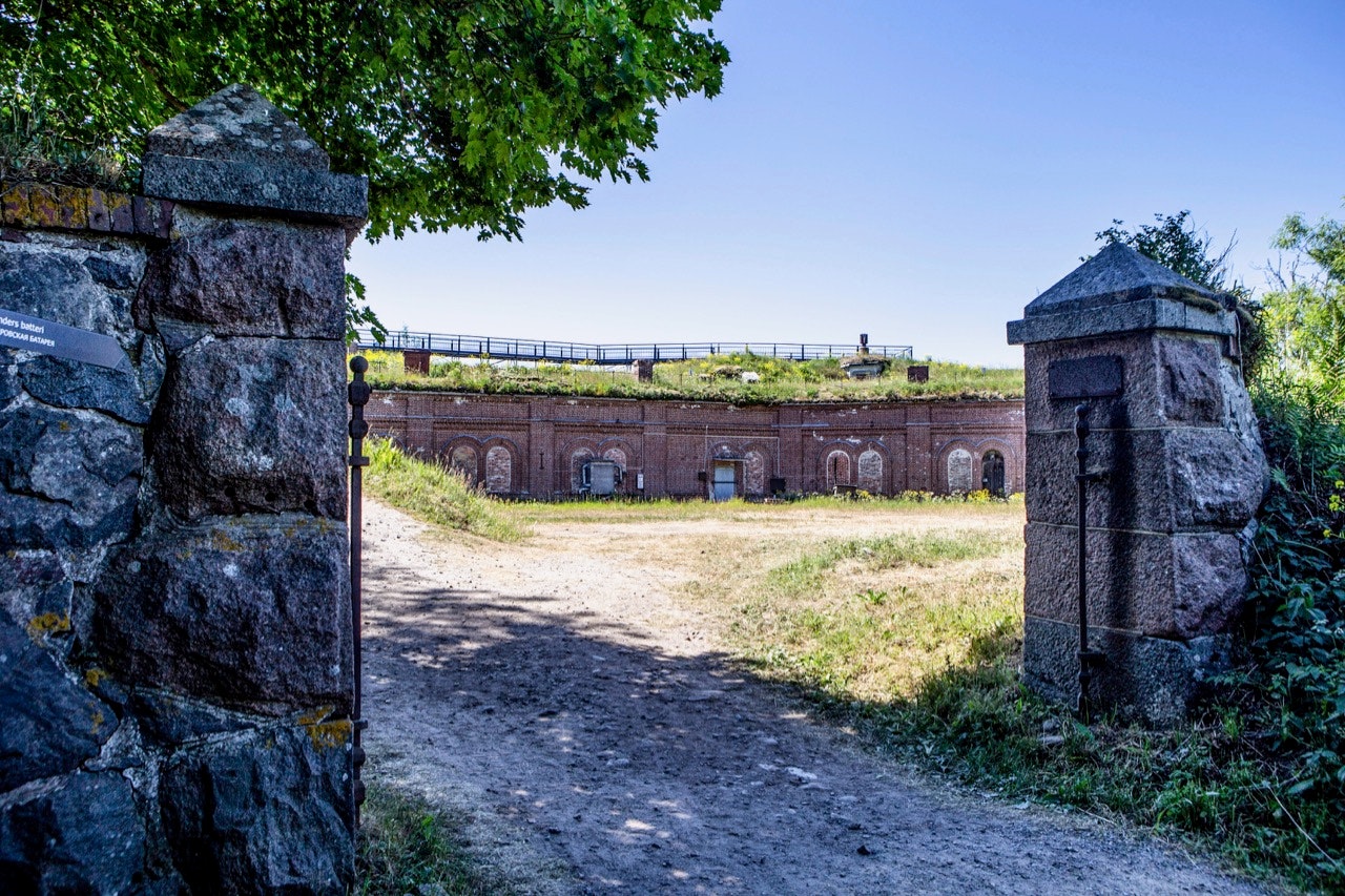 Aleksanterin patteri (building). Photo by Maija Toivanen and Helsinki Art Museum.jpg