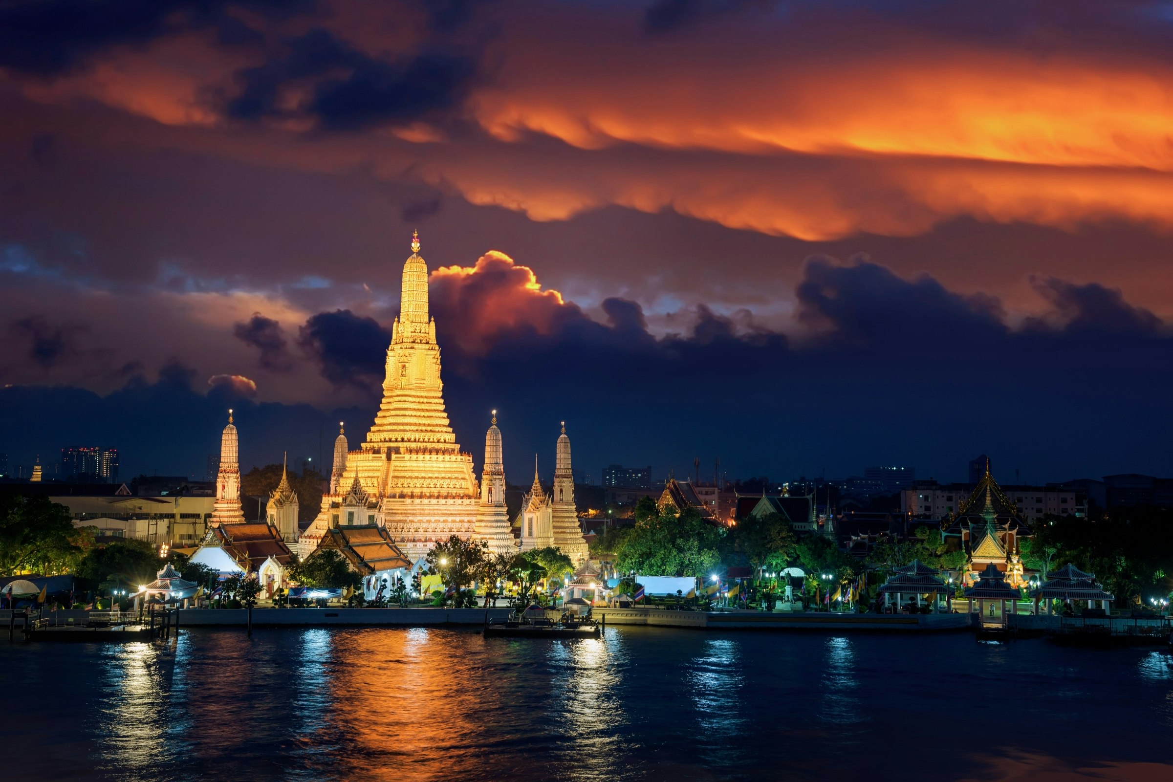Wat Arun temple in Bangkok during sunset