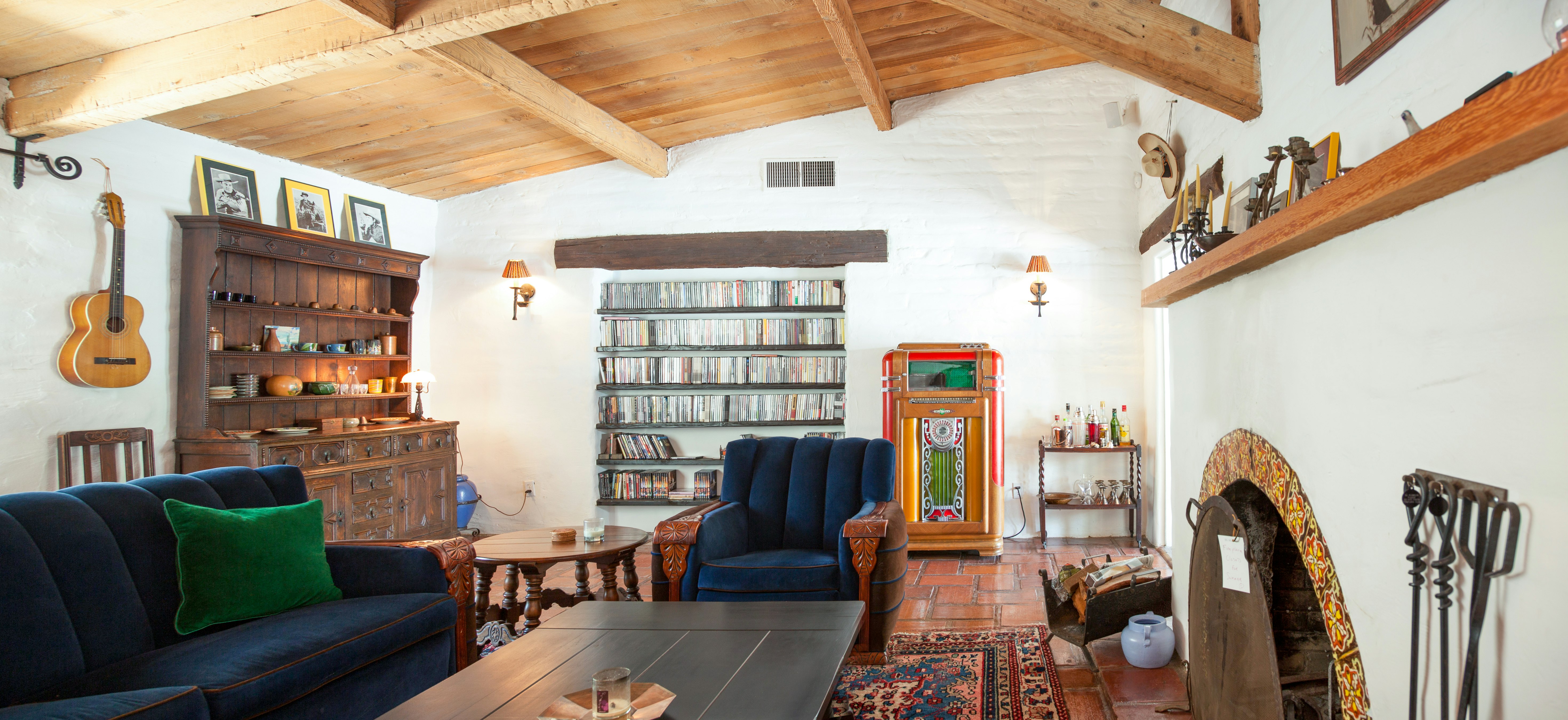 Bing Crosby Palm Springs estate living room.jpg