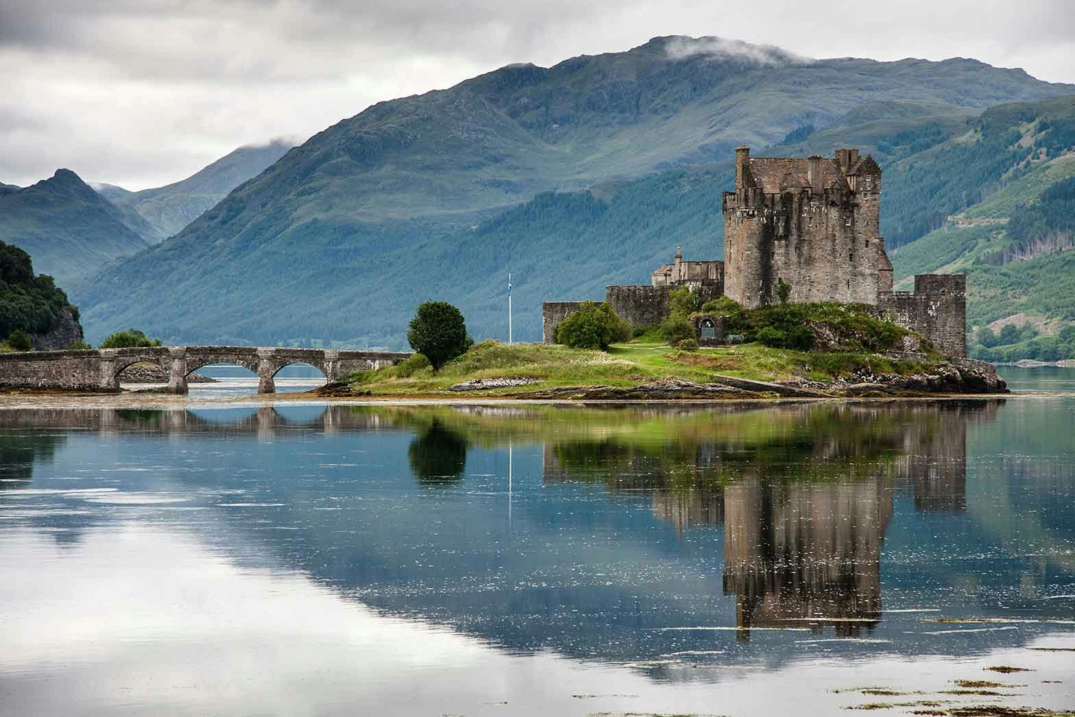 Ruins on a Scottish lake.jpg