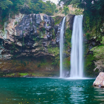 Cheonjiyeon Falls.jpg