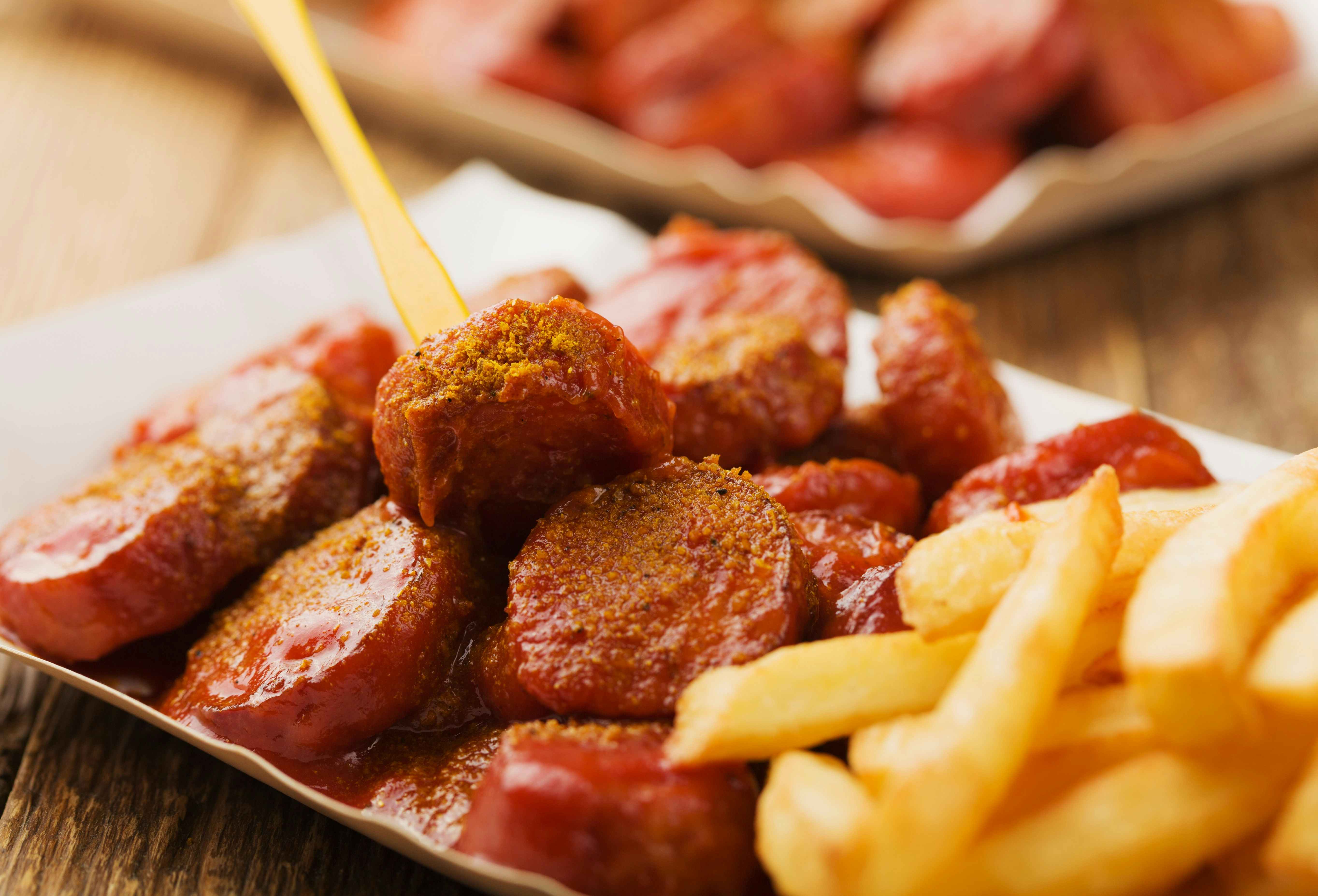 How to make German currywurst